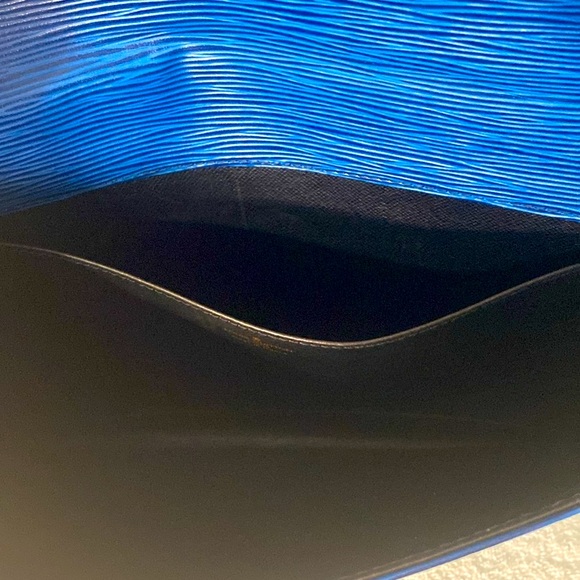 Authentic Louis Vuitton Epi Jena Blue Clutch - Picture 6 of 9